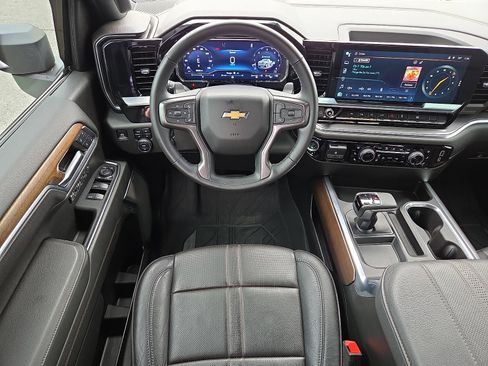 Used 2024 Chevrolet Silverado 1500 High Country w/ High Country Premium Package AWD/4WD image 11