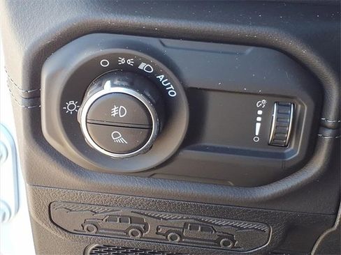 Used 2025 Jeep Gladiator Sport image 21