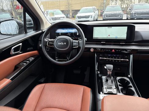 Used 2024 Kia Carnival SX image 26