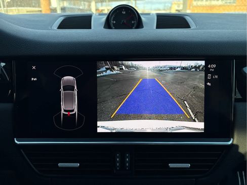 Used 2022 Porsche Cayenne Platinum Edition image 20