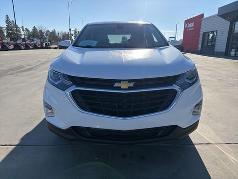Used 2020 Chevrolet Equinox LT w/ Driver Convenience Package image 3