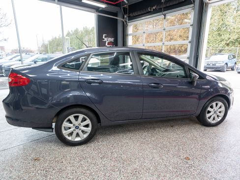 Used 2012 Ford Fiesta SE image 4