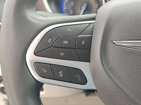 Certified 2024 Chrysler Pacifica Touring-L FWD image 20