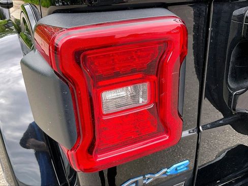 Used 2023 Jeep Wrangler Unlimited Sahara AWD/4WD image 27