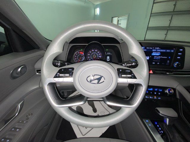 Used 2022 Hyundai Elantra SEL w/ Preferred Accessory Package FWD image 14