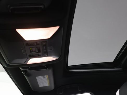 Used 2021 Toyota RAV4 SE image 22