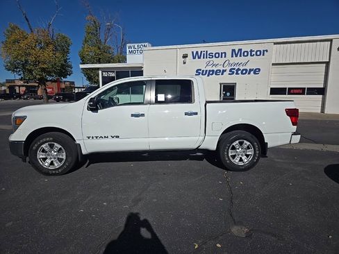 Used 2019 Nissan Titan SV w/ SV Convenience Package image 8