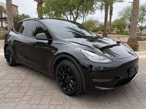 Used 2020 Tesla Model Y Long Range AWD/4WD image 1