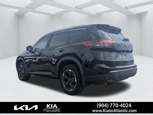 Used 2024 Nissan Rogue SV w/ SV Premium Package image 5