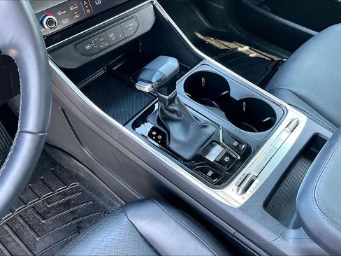 Certified 2025 Kia Carnival SX Prestige FWD image 17