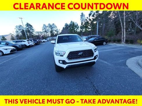 Certified 2018 Toyota Tacoma TRD Off-Road w/ Technology Package image 4