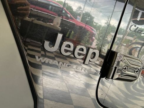 Used 2025 Jeep Wrangler Unlimited Sport AWD/4WD image 6