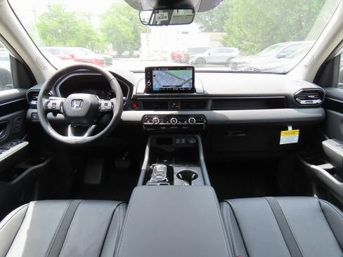 New 2025 Honda Pilot Touring image 18