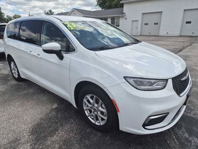 Used 2023 Chrysler Pacifica Touring-L