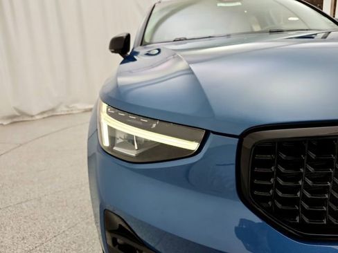 Certified 2023 Volvo XC40 B5 Plus AWD/4WD image 32