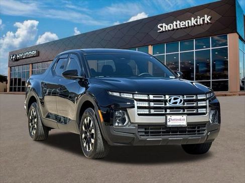 Certified 2025 Hyundai Santa Cruz SE image 3