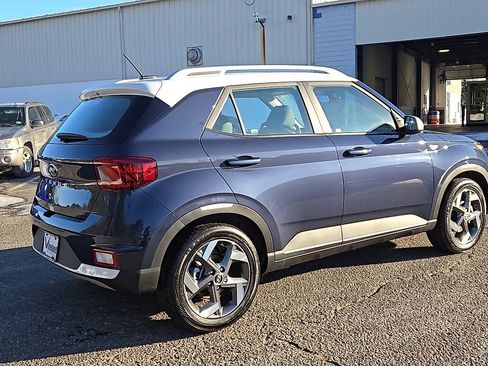 Certified 2025 Hyundai Venue Limited image 8