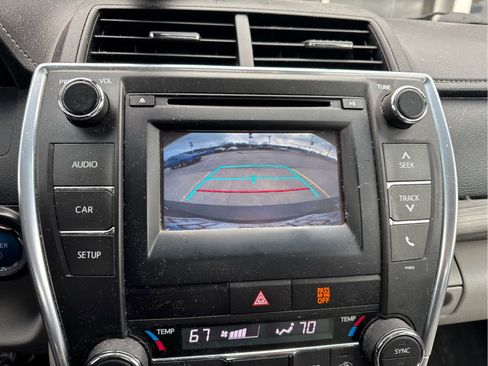 Used 2015 Toyota Camry LE image 10