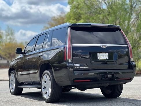 Used 2018 Cadillac Escalade Luxury AWD/4WD image 7