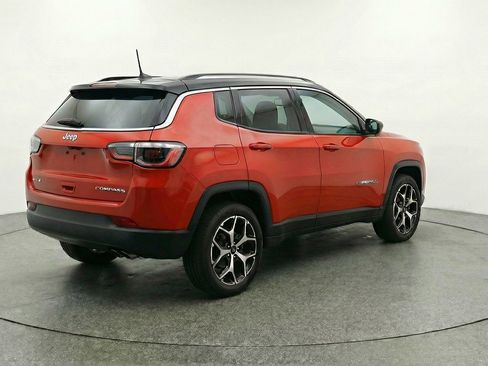 Used 2025 Jeep Compass Limited image 9