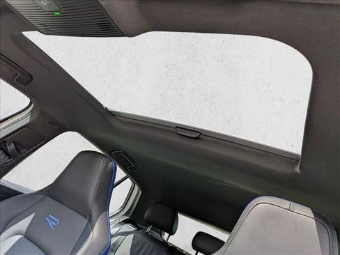 Used 2023 Volkswagen Golf R image 13