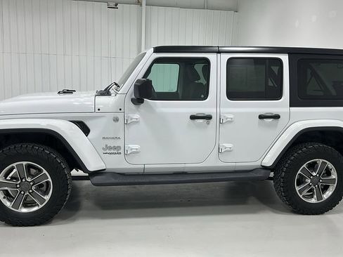 Used 2018 Jeep Wrangler Unlimited Sahara image 3