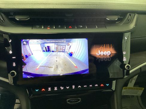 New 2026 Jeep Grand Cherokee Limited w/ Limited Altitude Package AWD/4WD image 33