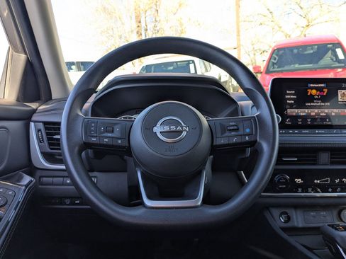 Used 2024 Nissan Rogue SV image 19