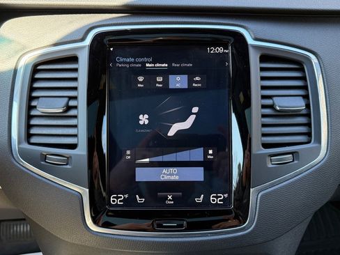 Used 2019 Volvo XC90 T6 Momentum w/ Protection Package Premier image 26