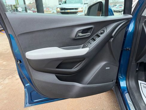 Used 2020 Chevrolet Trax Premier image 11