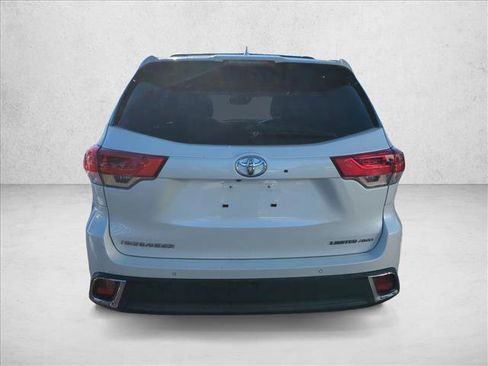 Used 2019 Toyota Highlander Limited Platinum image 7