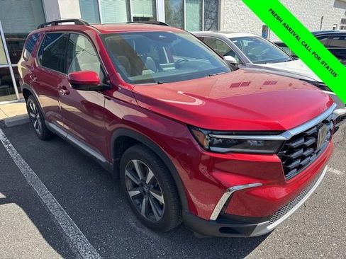 Certified 2025 Honda Pilot Touring image 6