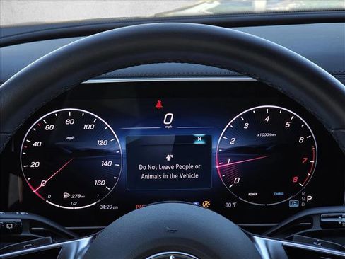 Used 2025 Mercedes-Benz GLC 300 4MATIC image 21