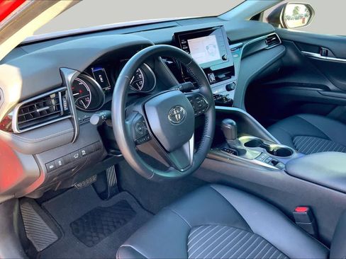 Used 2021 Toyota Camry SE FWD image 18