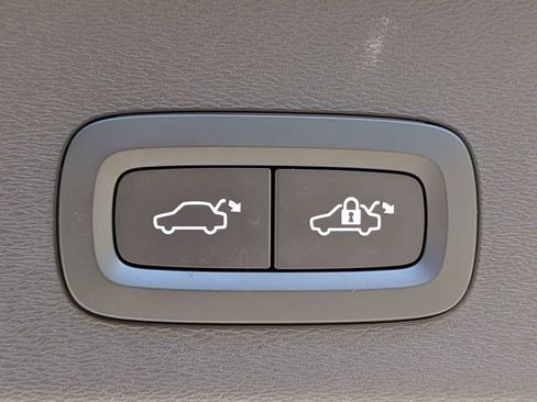 Certified 2023 Volvo C40 Recharge Core AWD/4WD image 13