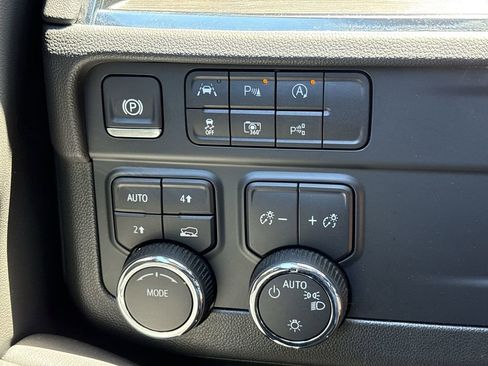 Used 2025 Chevrolet Tahoe LT AWD/4WD image 35