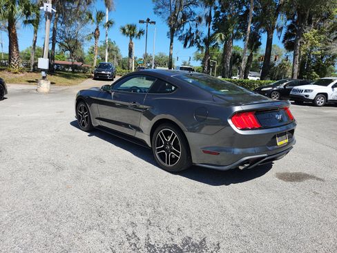Used 2018 Ford Mustang Premium image 3
