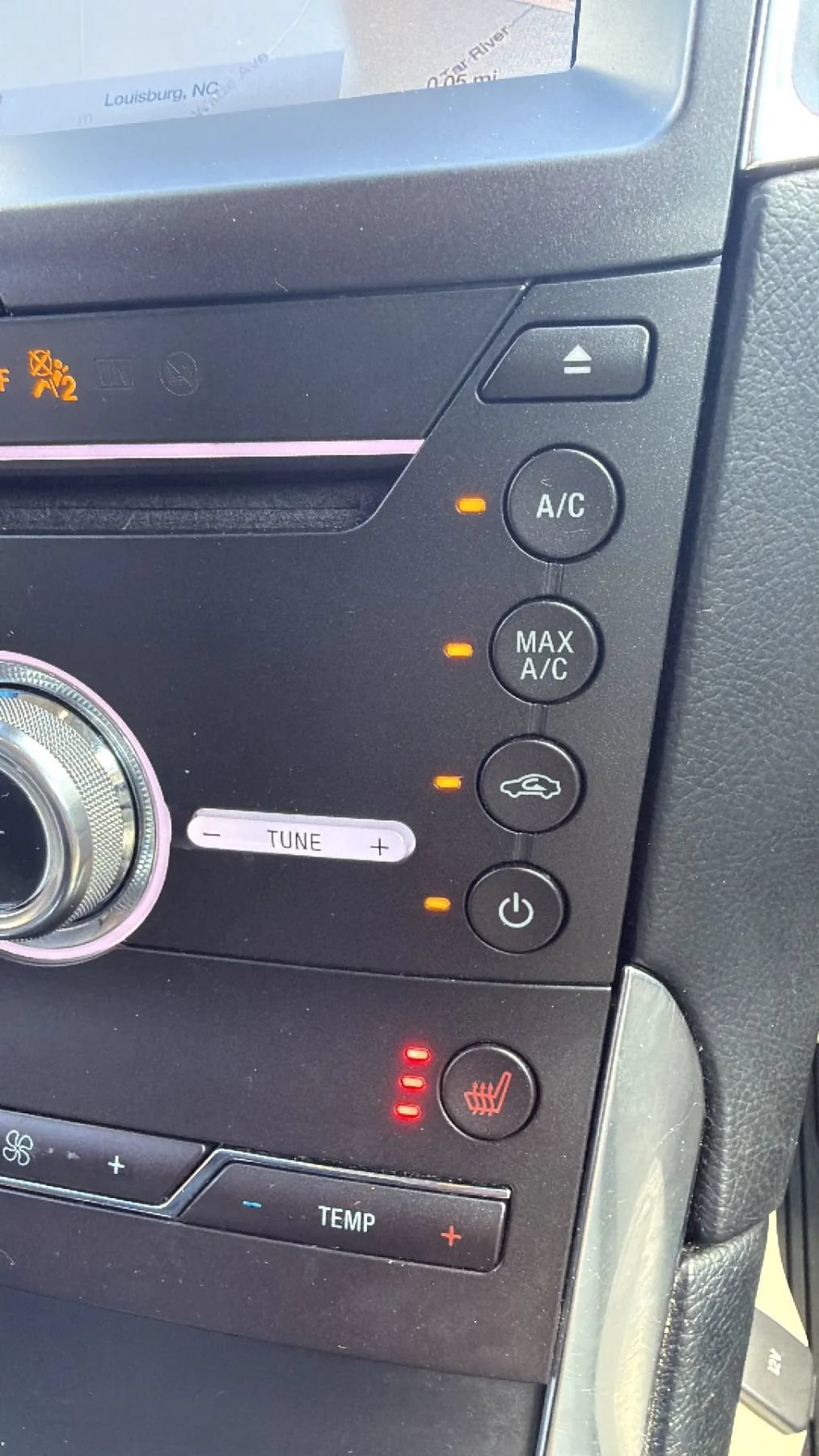 Used 2019 Ford Edge Titanium w/ Cold Weather Package AWD/4WD image 22