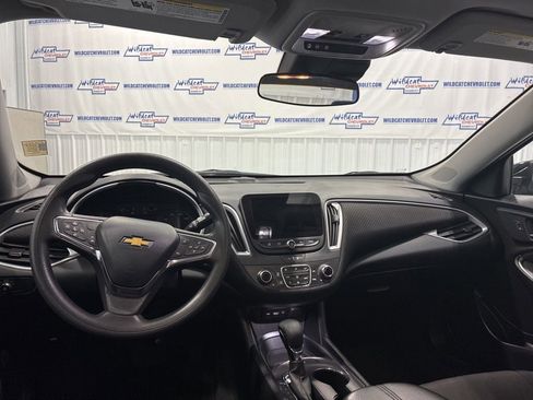 Used 2023 Chevrolet Malibu LT FWD image 2