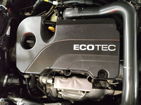 Used 2021 Chevrolet Equinox LT w/ Driver Convenience Package image 30