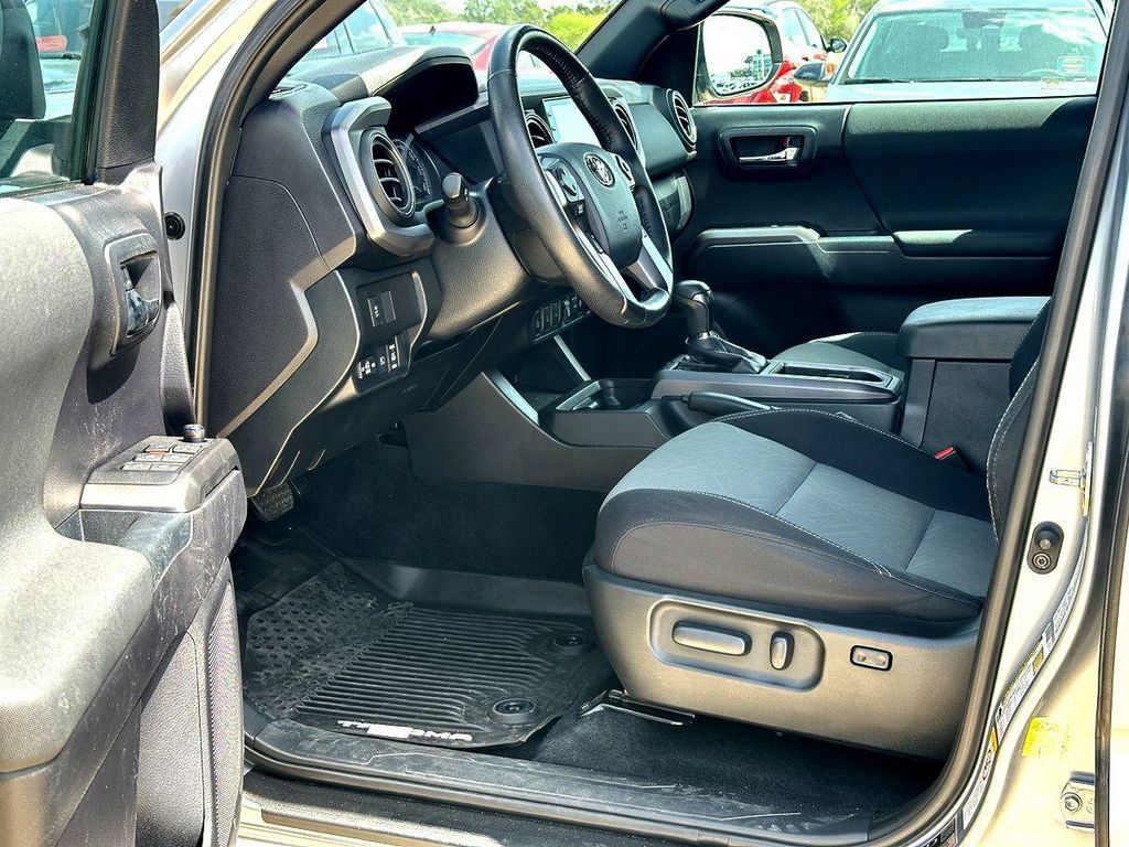 Used 2020 Toyota Tacoma TRD Off-Road w/ Technology Package AWD/4WD image 12