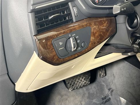 Used 2019 Audi A4 2.0T Premium w/ Convenience Package image 10