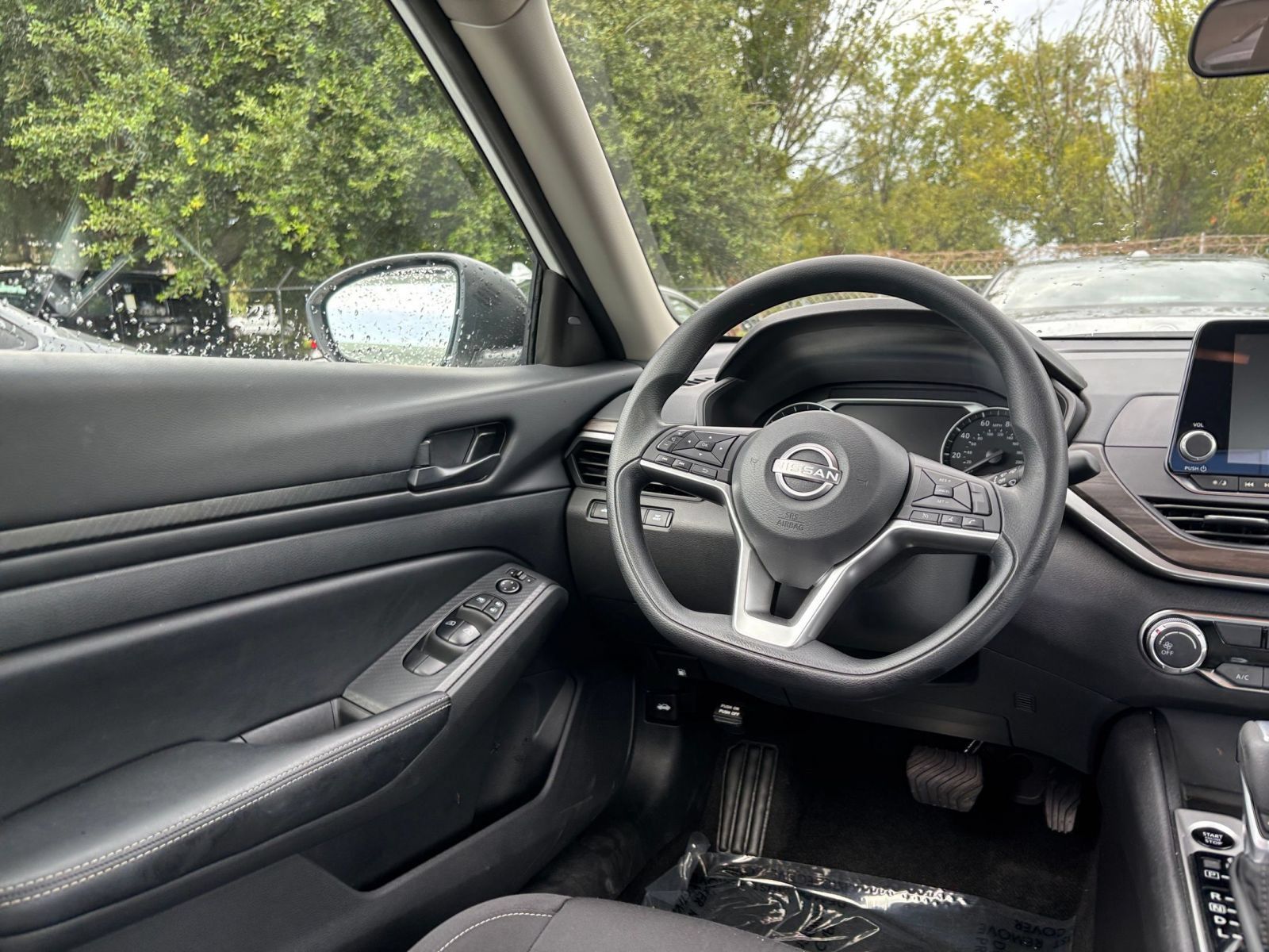 Used 2026 Nissan Altima 2.5 SV FWD image 33