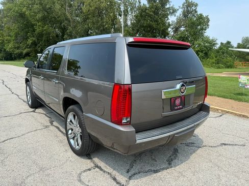 Used 2013 Cadillac Escalade ESV Luxury AWD/4WD image 7