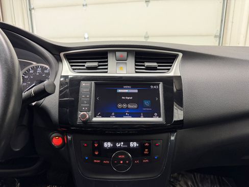Used 2019 Nissan Sentra SR image 18