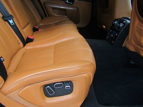 Used 2013 Jaguar XJ L Supersport RWD image 18