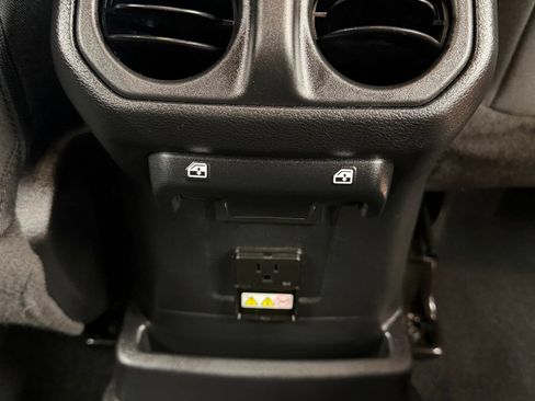 Used 2023 Jeep Wrangler Unlimited w/ Sun & Screen Package AWD/4WD image 39