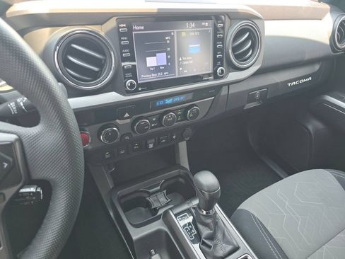 Used 2022 Toyota Tacoma TRD Off-Road w/ Technology Package AWD/4WD image 32