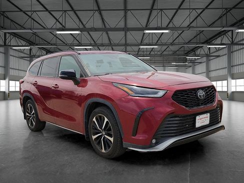 Used 2022 Toyota Highlander XSE FWD image 6