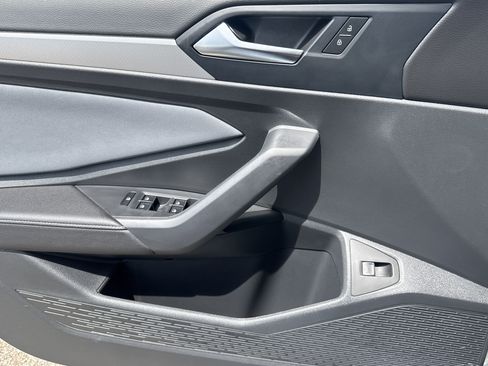 Used 2025 Volkswagen Jetta SE image 9